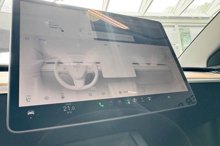 Grå Tesla Model 3 fra 2023