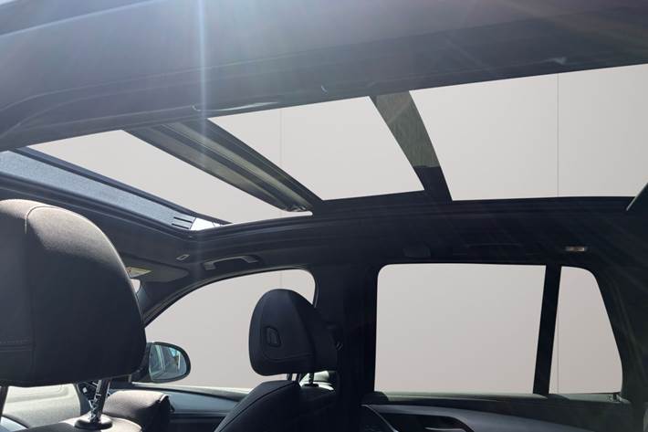 Grå BMW iX3 fra 2025