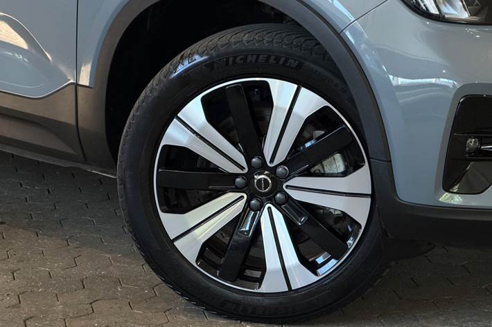 Grå Volvo C40 fra 2023