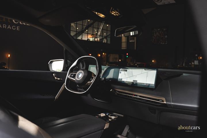 Orange BMW iX fra 2022