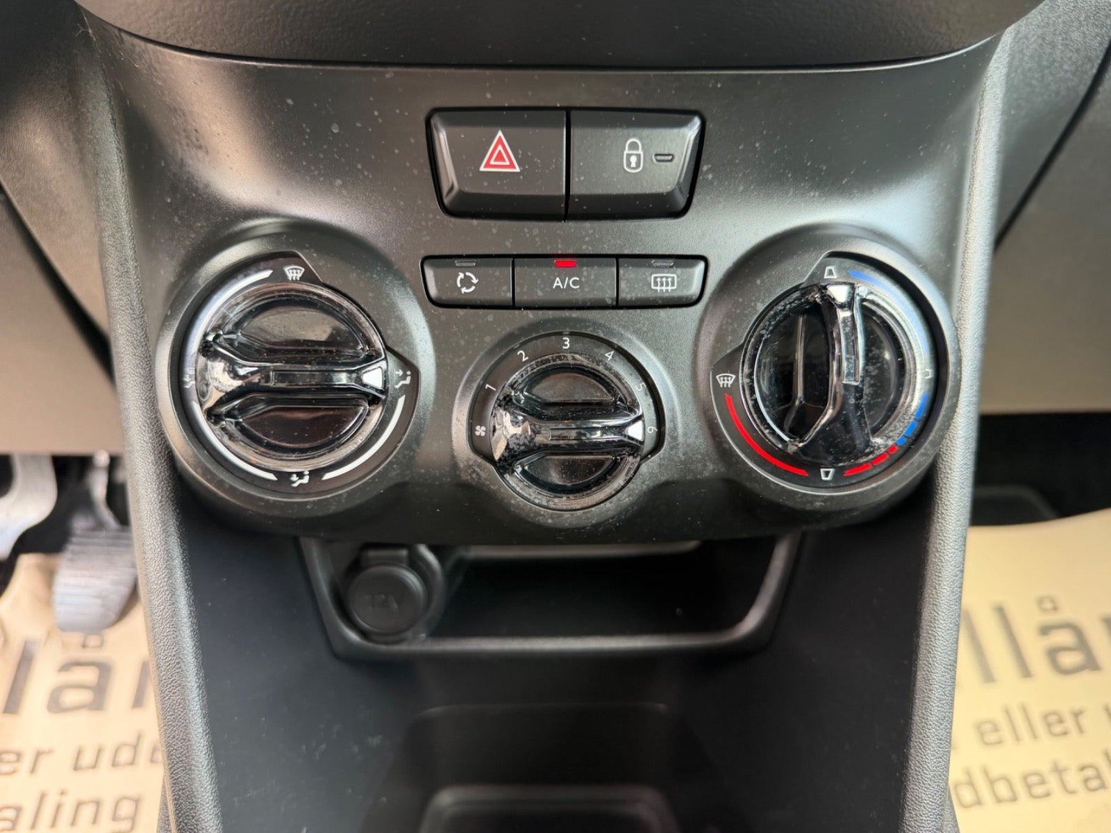 Grå Peugeot 208 fra 2013