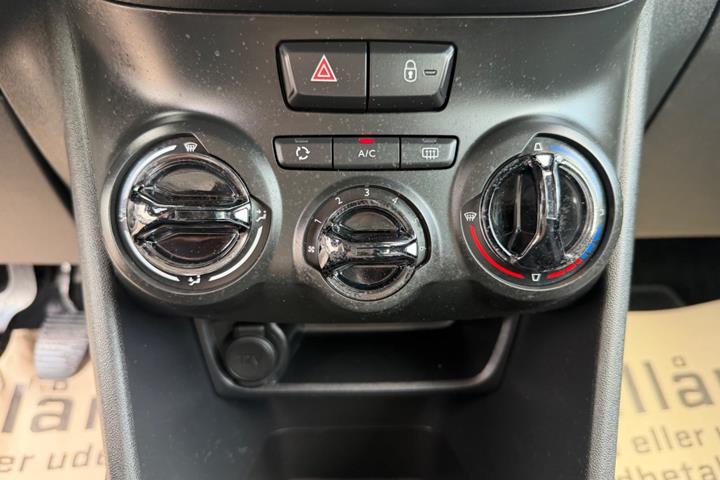 Grå Peugeot 208 fra 2013