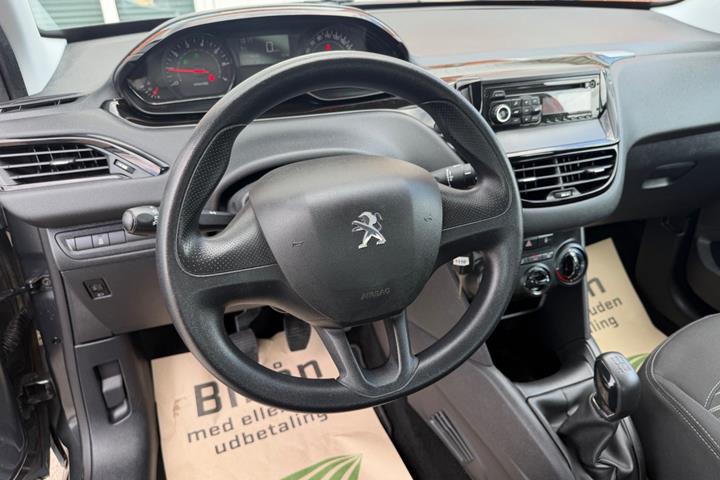 Grå Peugeot 208 fra 2013