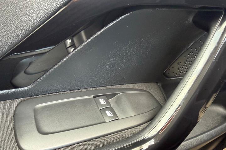 Grå Peugeot 208 fra 2013