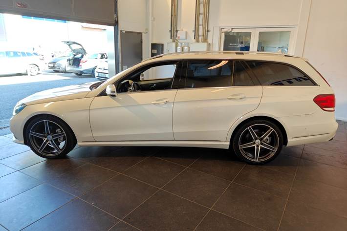 Hvid Mercedes E220 fra 2014