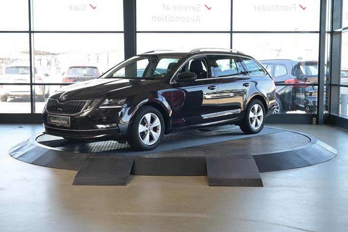 Sort Skoda Octavia fra 2018