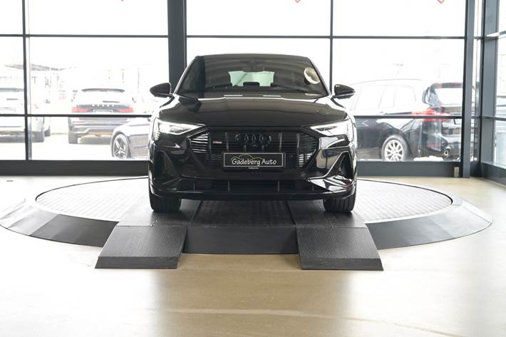 Sort Audi e-tron fra 2023