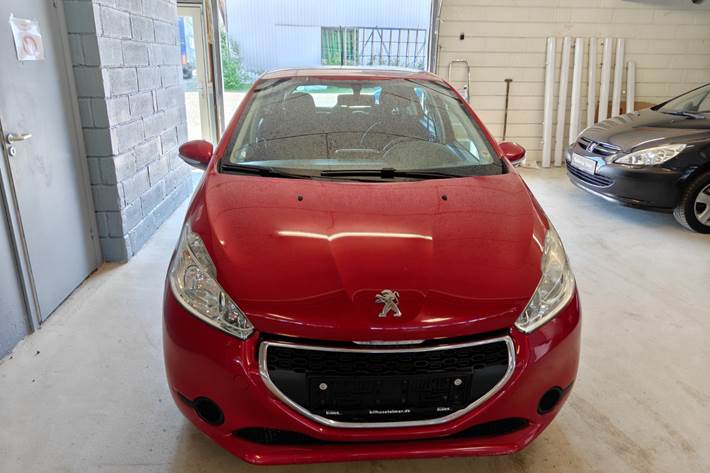 Gul Peugeot 208 fra 2015
