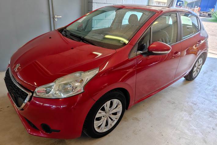 Gul Peugeot 208 fra 2015