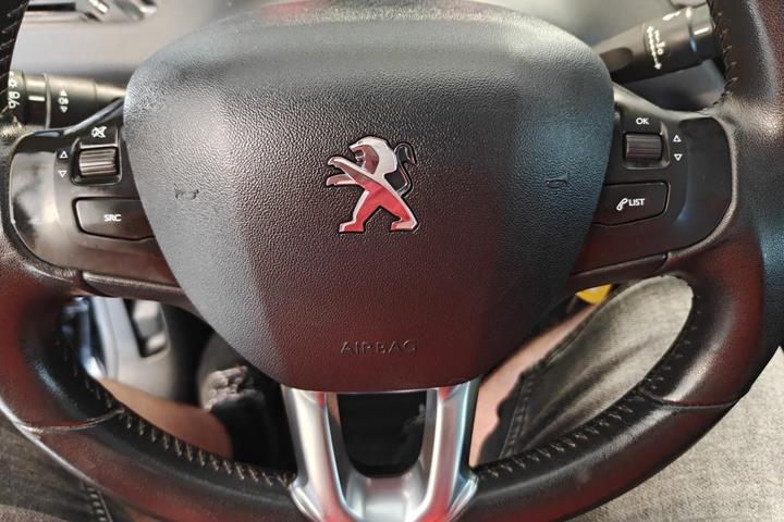 undefined Peugeot 208 fra 2016