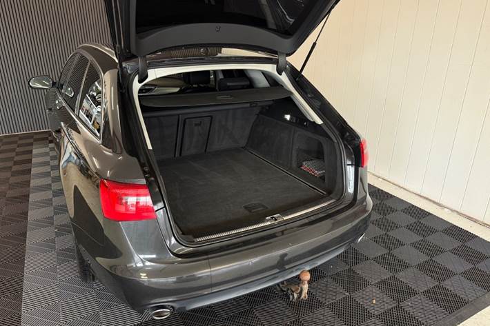 Gul Audi A6 fra 2011