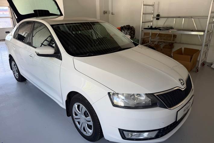 Hvid Skoda Rapid fra 2016
