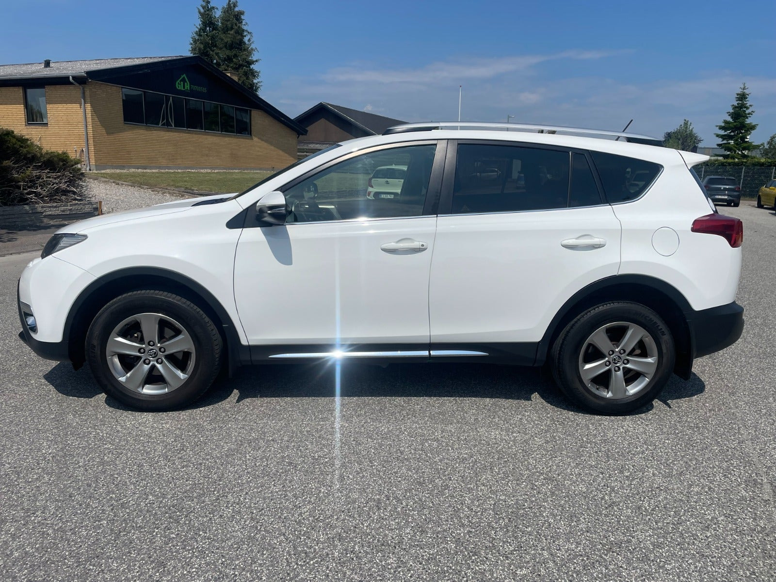 Hvid Toyota RAV4 fra 2015