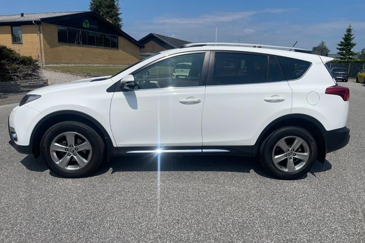 Hvid Toyota RAV4 fra 2015