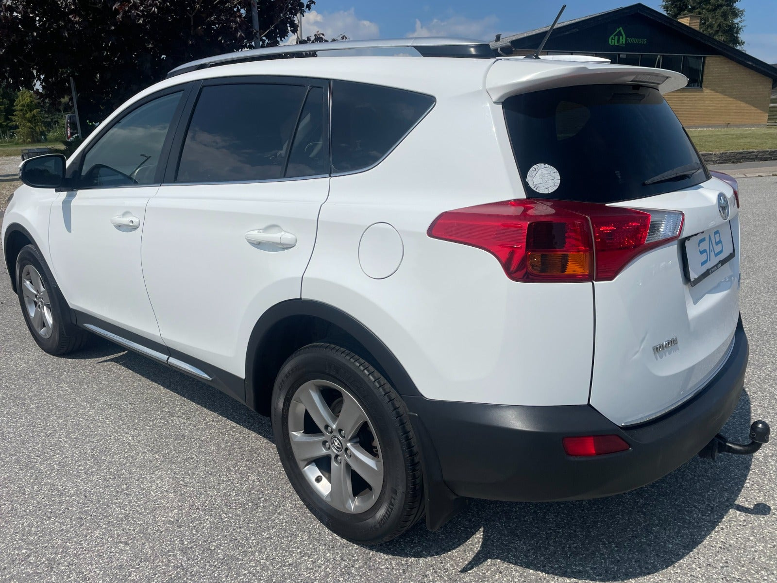 Hvid Toyota RAV4 fra 2015