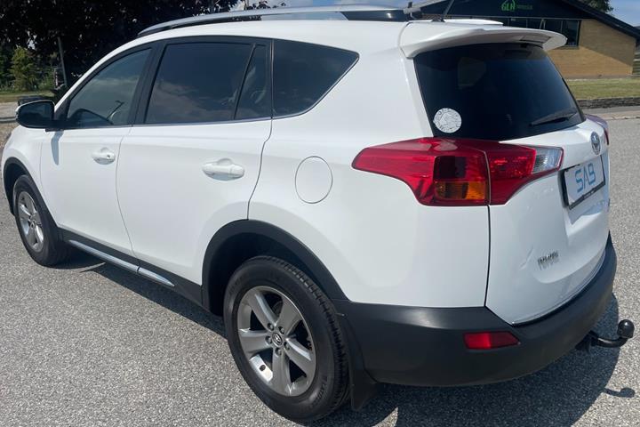 Hvid Toyota RAV4 fra 2015