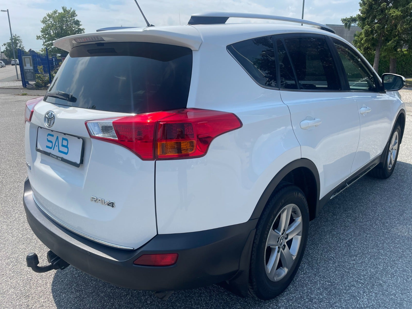Hvid Toyota RAV4 fra 2015