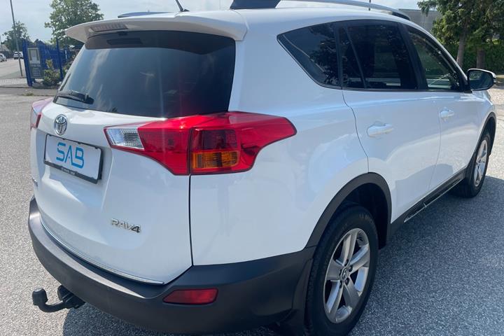 Hvid Toyota RAV4 fra 2015