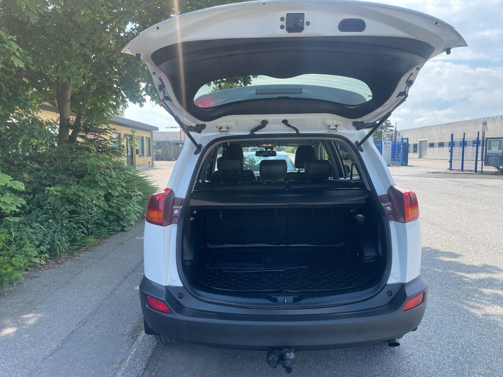 Hvid Toyota RAV4 fra 2015