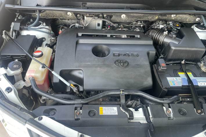 Hvid Toyota RAV4 fra 2015