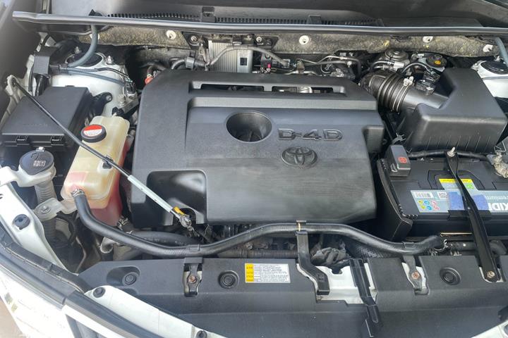 Hvid Toyota RAV4 fra 2015