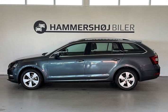 Grå Skoda Octavia fra 2019