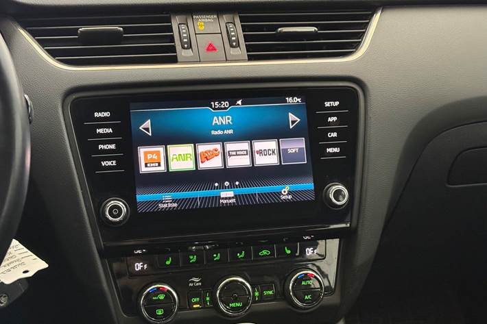 Grå Skoda Octavia fra 2019