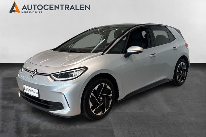 Sølv VW ID.3 fra 2024 set udefra