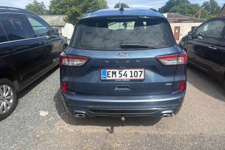 Blå Ford Kuga fra 2020