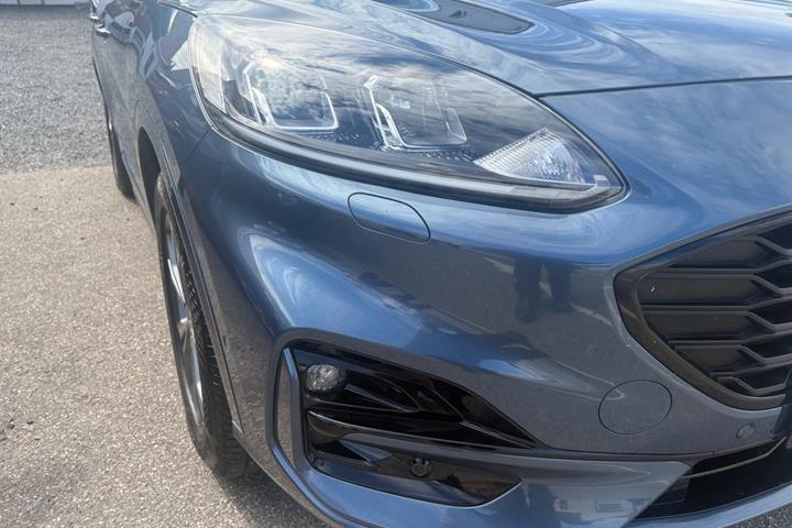 Blå Ford Kuga fra 2020