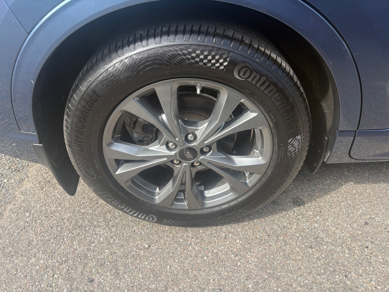 Blå Ford Kuga fra 2020