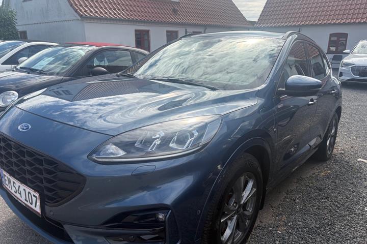 Blå Ford Kuga fra 2020
