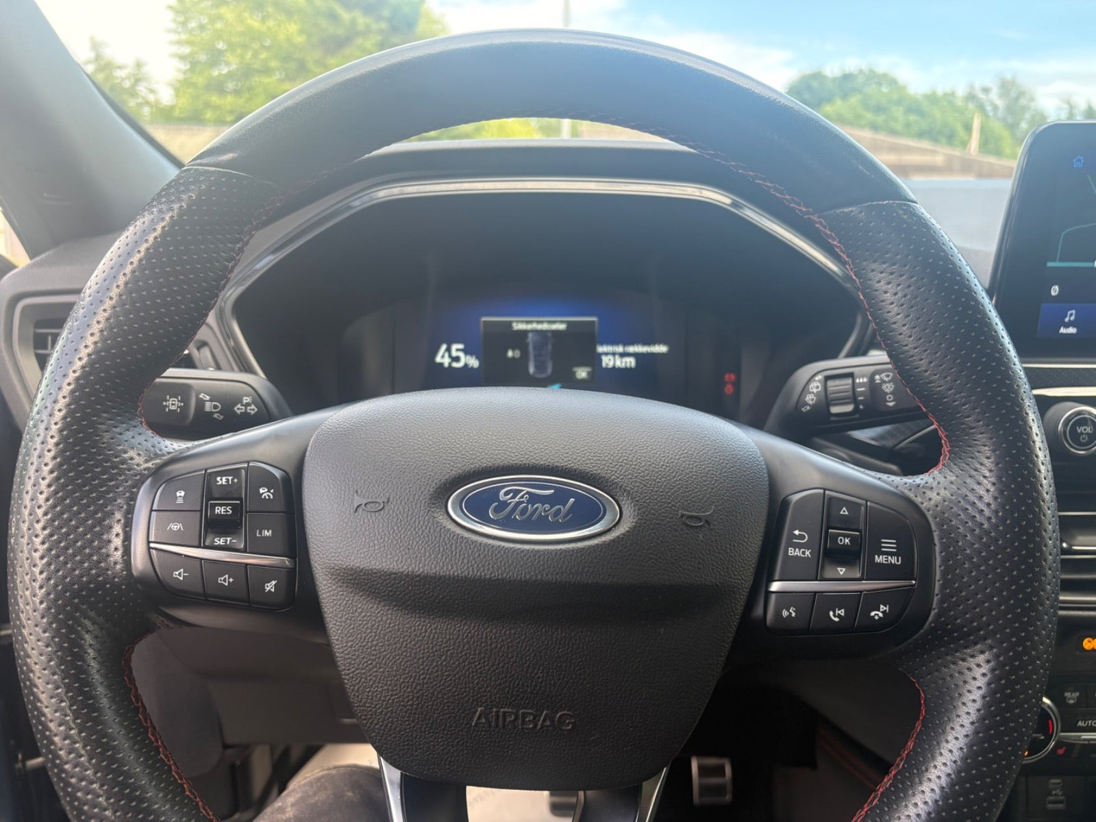 Blå Ford Kuga fra 2020