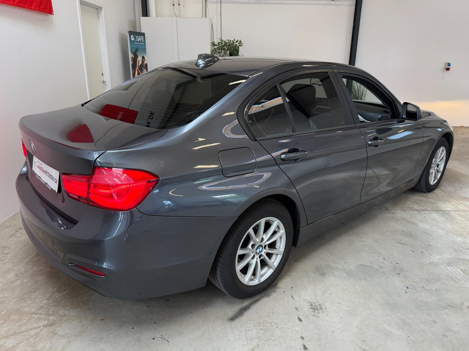 Sort BMW 320d fra 2017