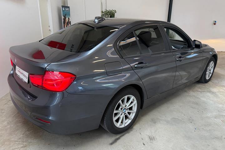 Sort BMW 320d fra 2017