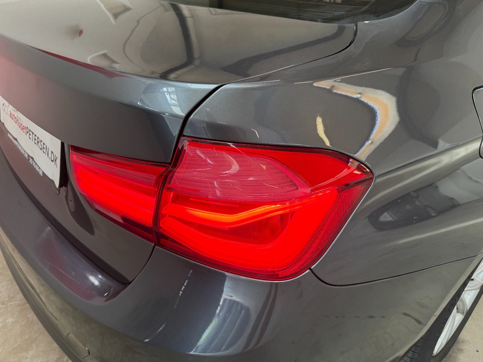 Sort BMW 320d fra 2017