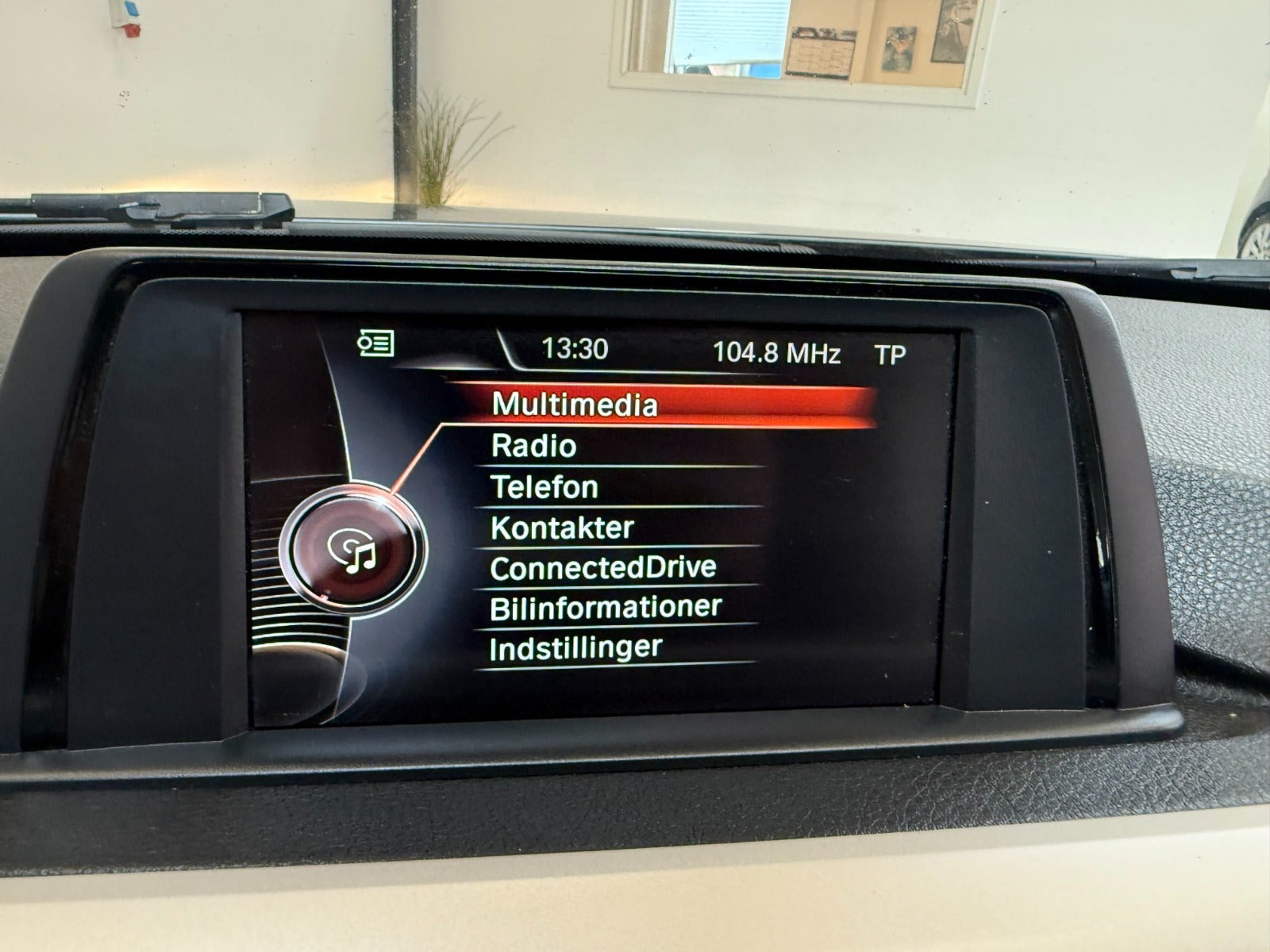 Sort BMW 320d fra 2017