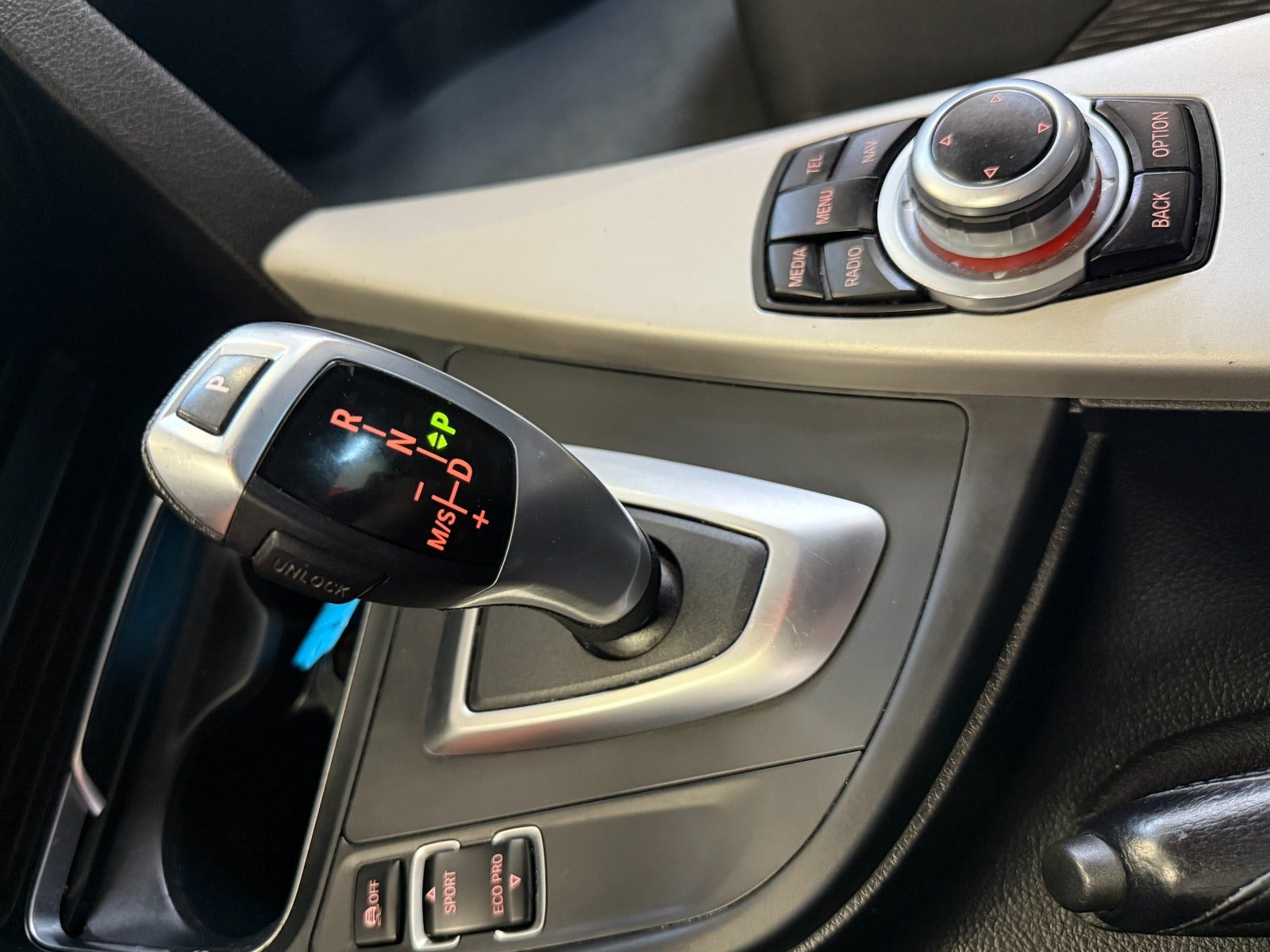 Sort BMW 320d fra 2017