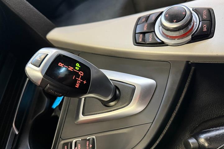 Sort BMW 320d fra 2017