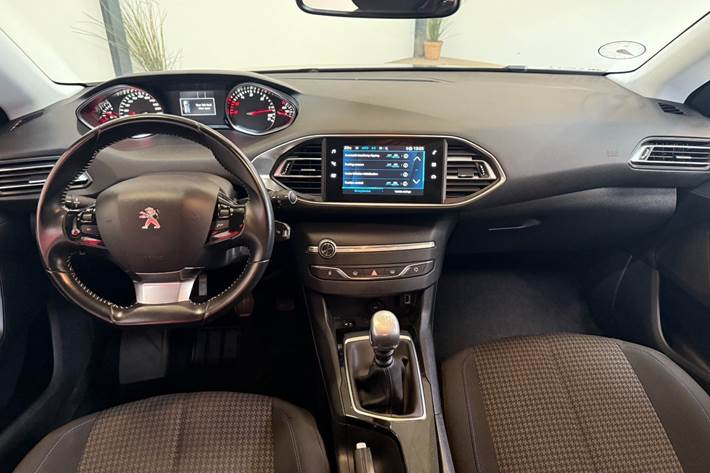 Sort Peugeot 308 fra 2019