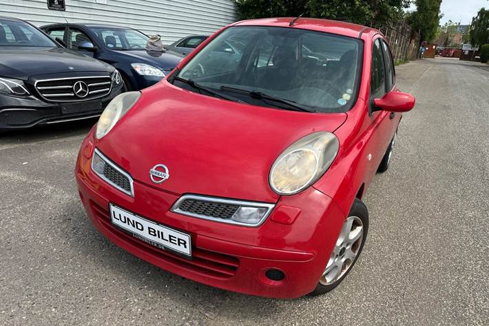 Rød Nissan Micra fra 2008