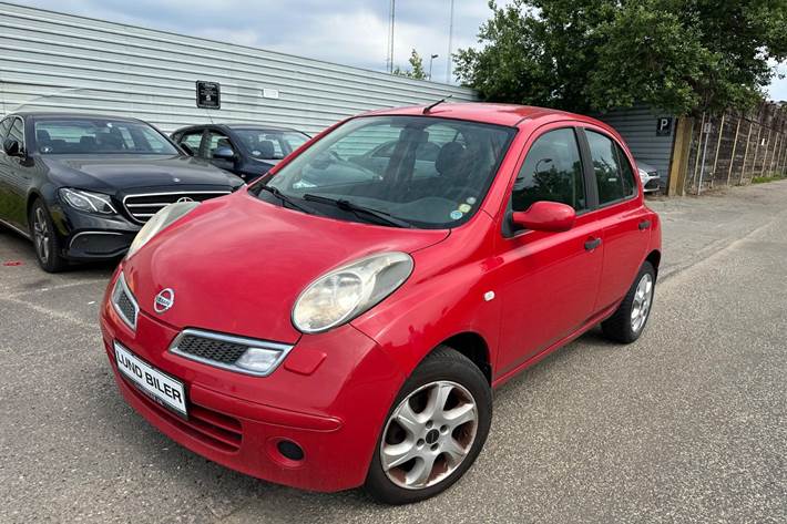 Rød Nissan Micra fra 2008