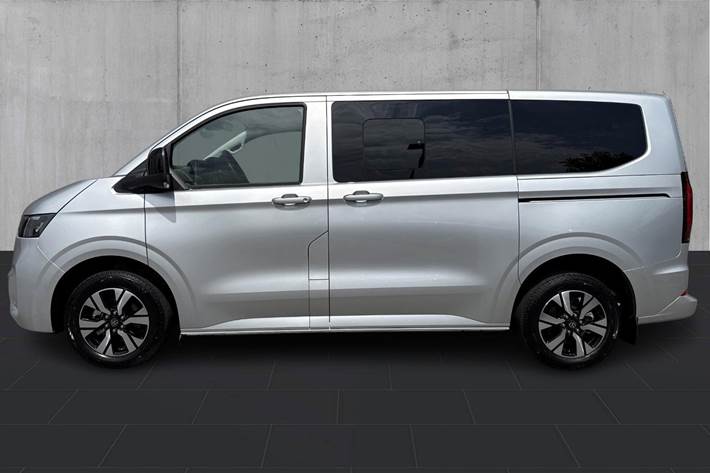 Sølv VW e-Caravelle fra 2025