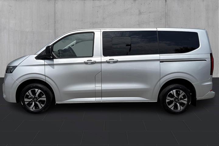 Sølv VW e-Caravelle fra 2025