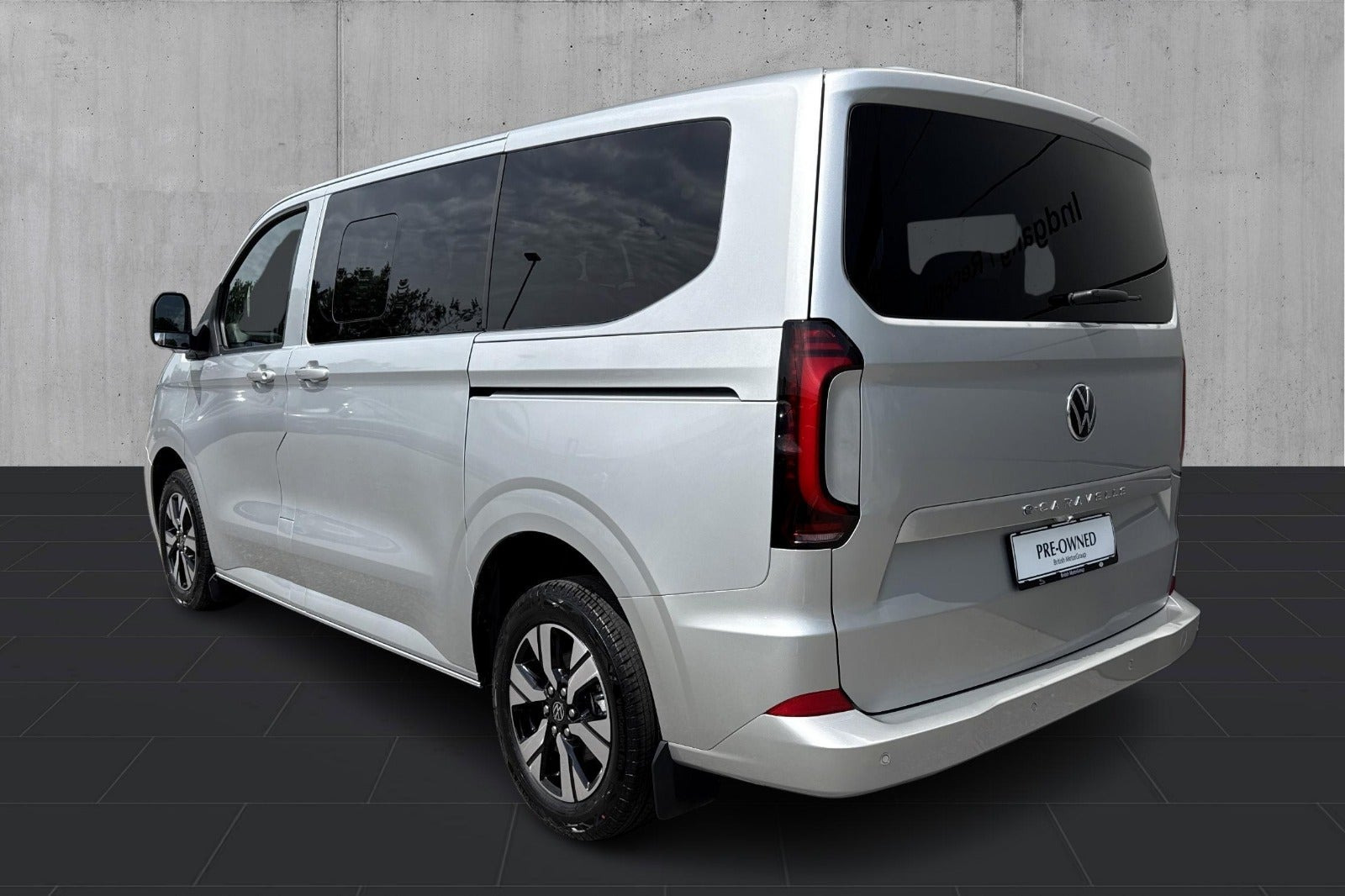 Sølv VW e-Caravelle fra 2025