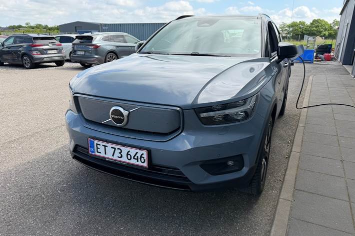 Grå Volvo XC40 fra 2022