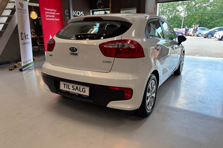 Hvid Kia Rio fra 2016