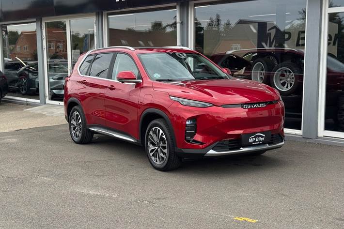Rød Maxus Euniq6 fra 2023