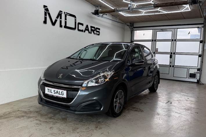 Grå Peugeot 208 fra 2016