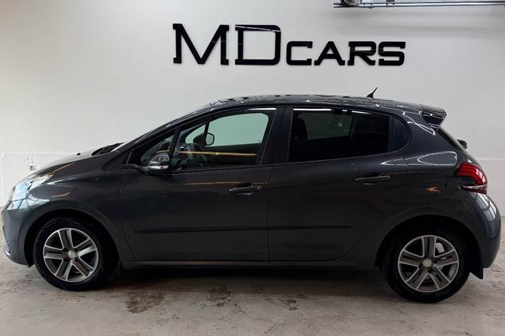 Grå Peugeot 208 fra 2016